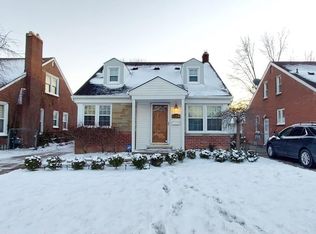 21208 Country Club Dr, Harper Woods, MI 48225