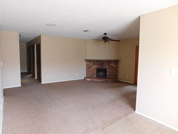 3rd image of 1101 N Kenneth Ct