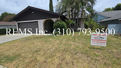 15025 Archwood St Photo 1