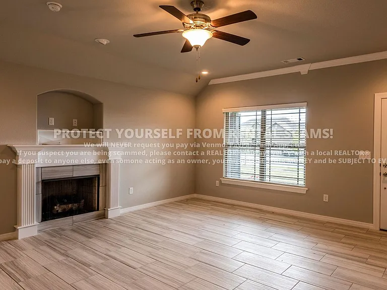 4765 W Wales Dr — Photo 2