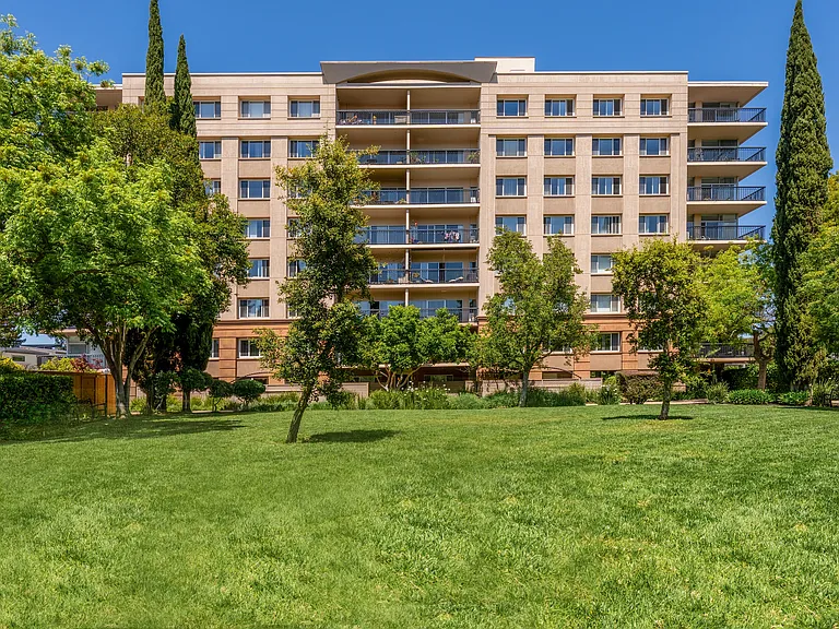 Tan Plaza Apartments — Photo 37