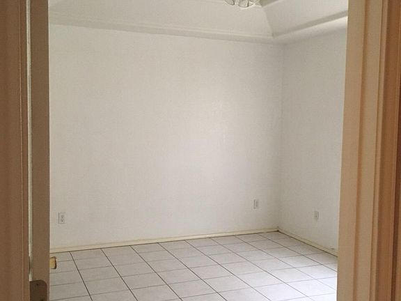 2nd image of 2307 Kimberly Ln #8