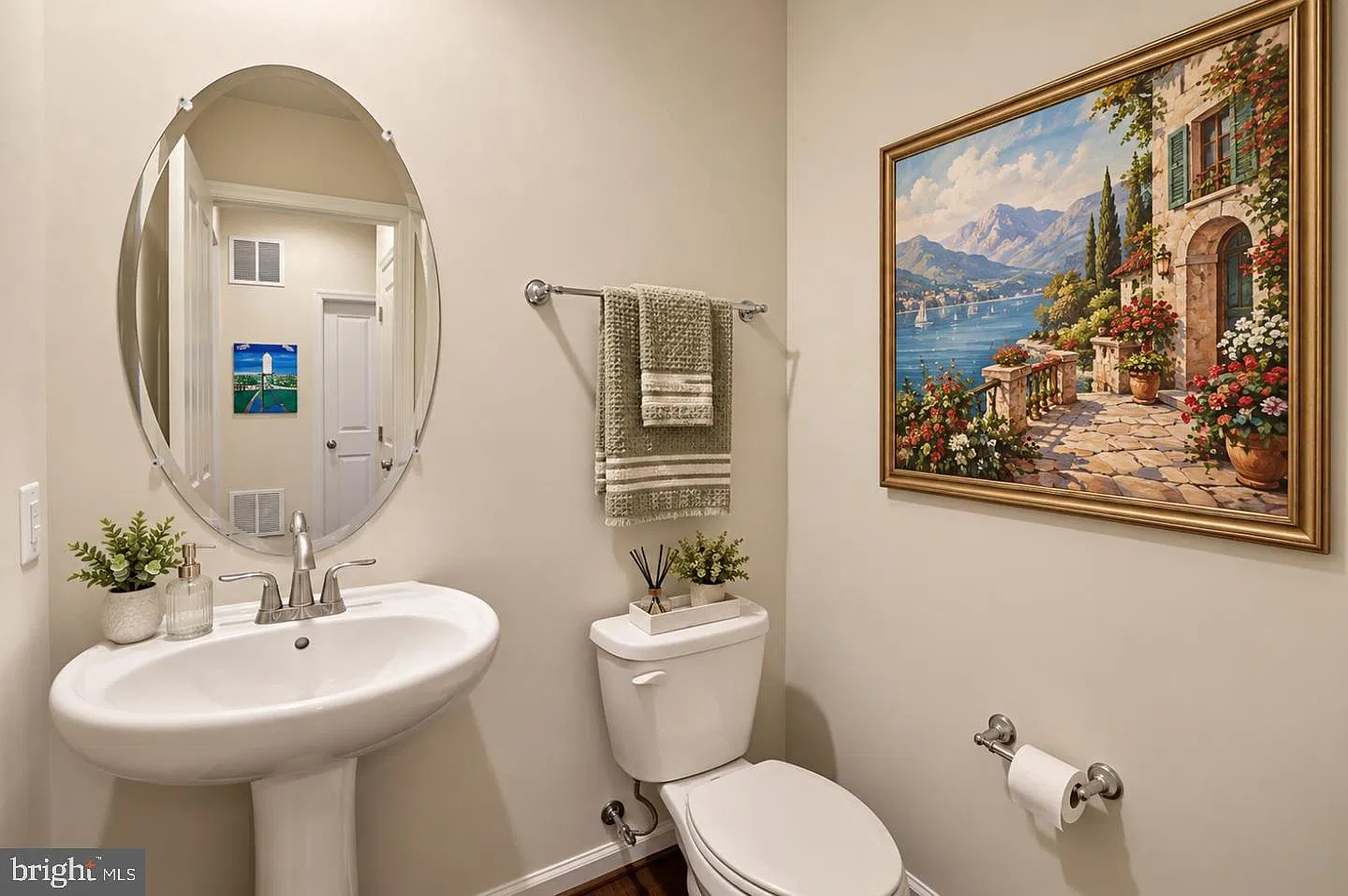 3 bed, 4.0 bath, 2398 sqft, $3,300 — Photo 4