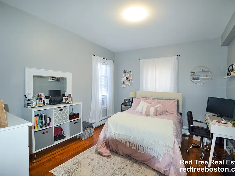 62 Mapleton St — Photo 4