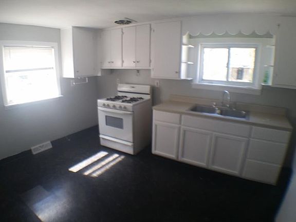 5th image of 170 17th St NW