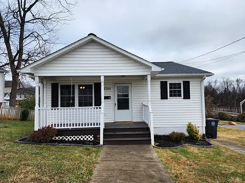 1208 Knight St Photo 1