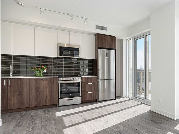 5th image of 1787 Saint Clair Ave W #526