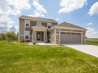 1163 Durango Dr, Hartford, WI 53027