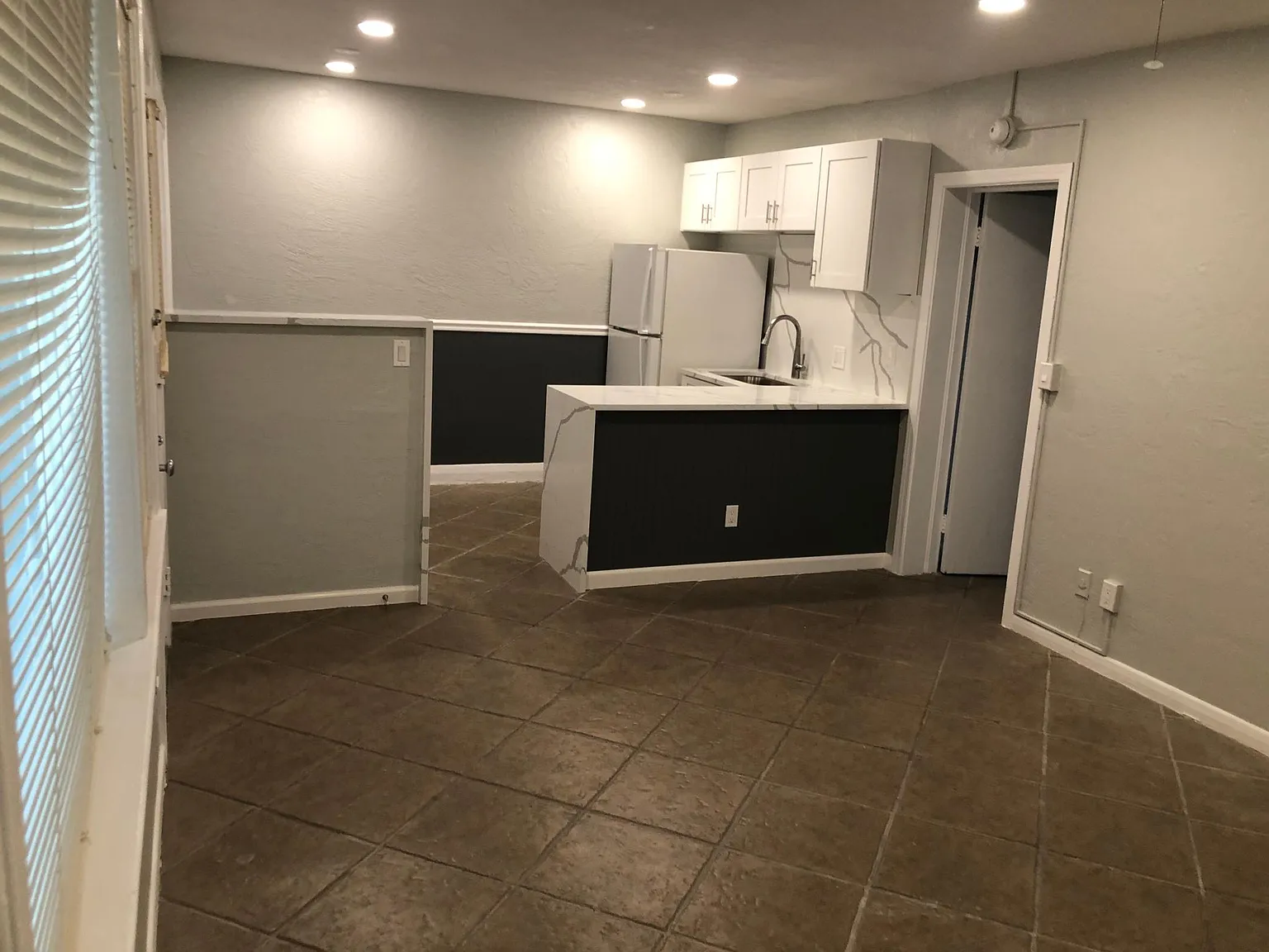 703 S Grandview Ave — Photo 3
