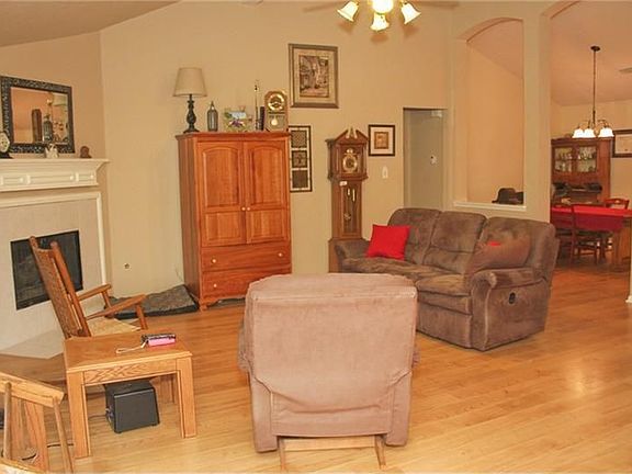 5th image of 14714 Bladenboro Dr