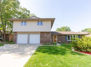 1107 Stratham Ct, Schaumburg, IL 60193