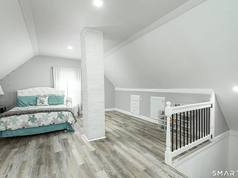 165 Oak St — Photo 31