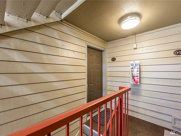 3rd image of 11058 NE 33rd Pl APT D9