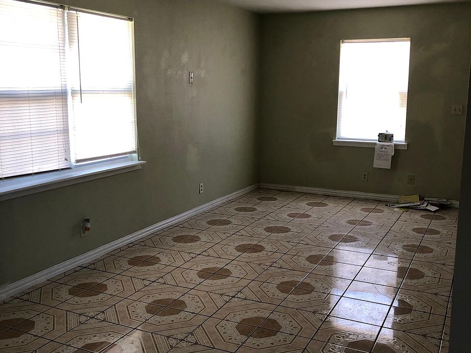 1st image of 301 W Cober St