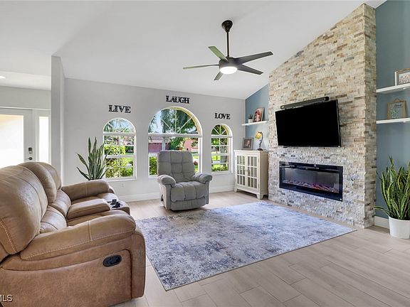 5th image of 2542 SW 37th St