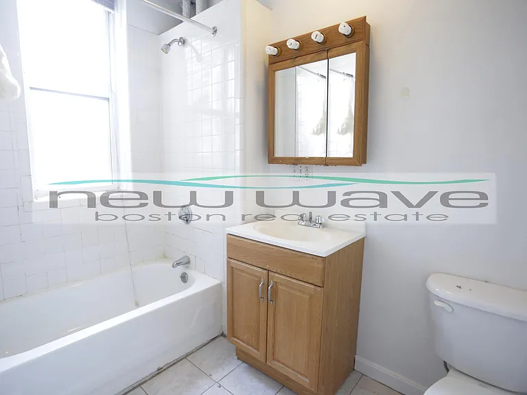 58 Queensberry St #16 — Photo 9