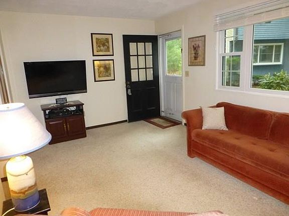 4th image of 8 Treetop Ln #6