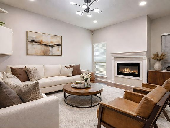 3rd image of 1818 Augusta Dr APT 13