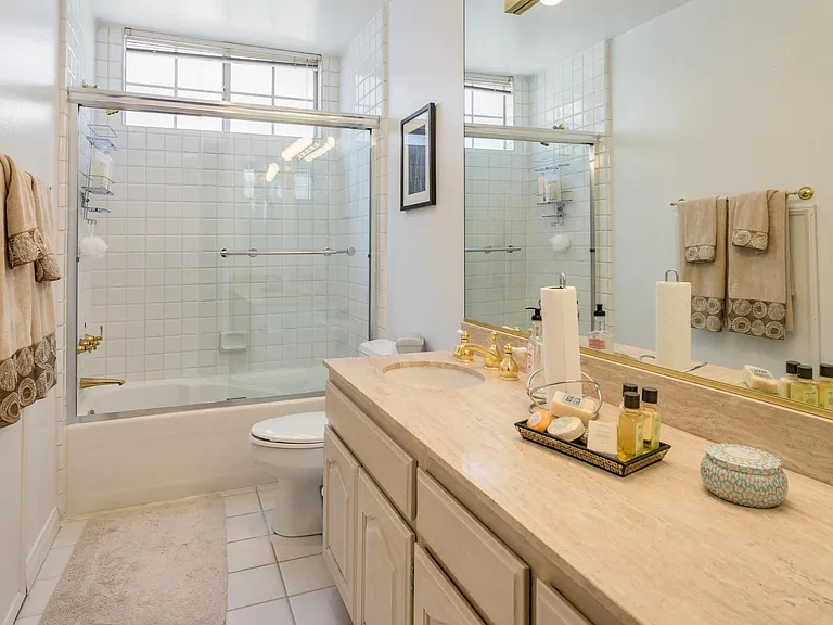 2025 S Beverly Glen Blvd — Photo 14