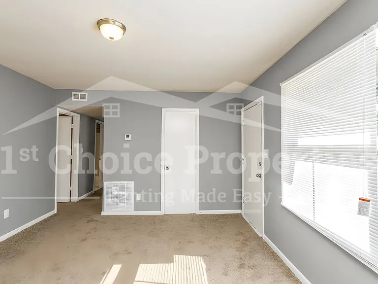 1332 Lake Ln NE — Photo 10