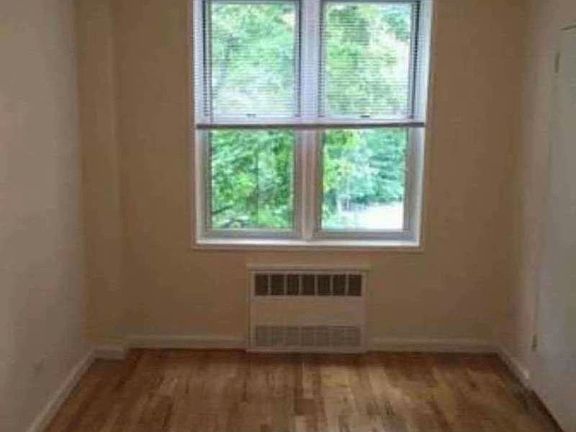 5th image of 24510 Grand Central Pkwy APT 6C