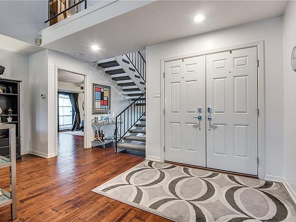 4th image of 2708 Carriage Ln