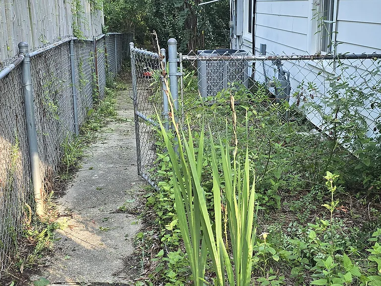 829 Richard Ave — Photo 3