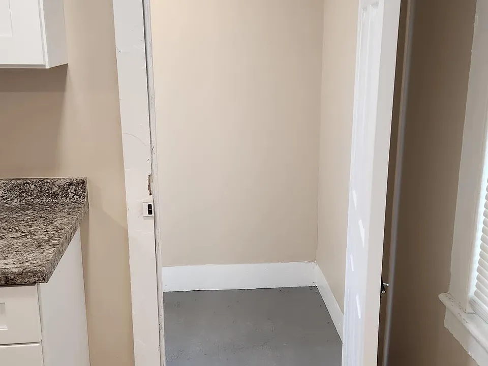Door to washer dryer hookup