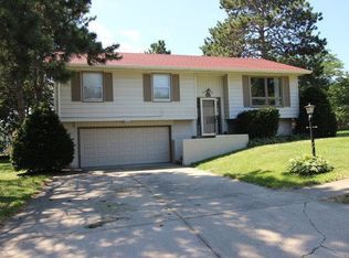 3417 W Loras Dr, Freeport, IL 61032