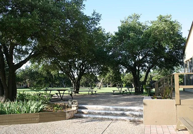Clubhouse Picknick Area