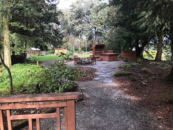 Patio, fire pit, hot tub