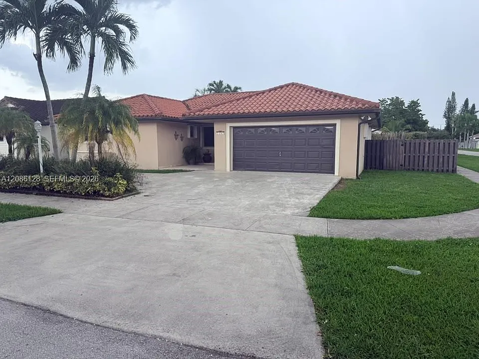 3381 SW 140th Ave