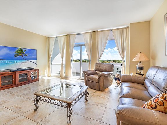3rd image of 700 Biltmore Way APT 604