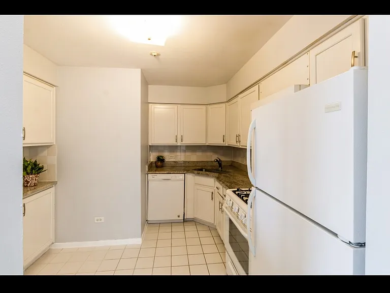 1008 Centurion Ln #12 — Photo 8