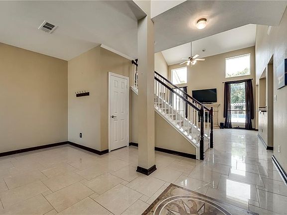 5th image of 5832 Lorenzo Dr