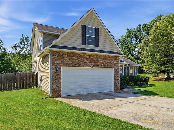 2nd image of 116 Kingsdale Ct
