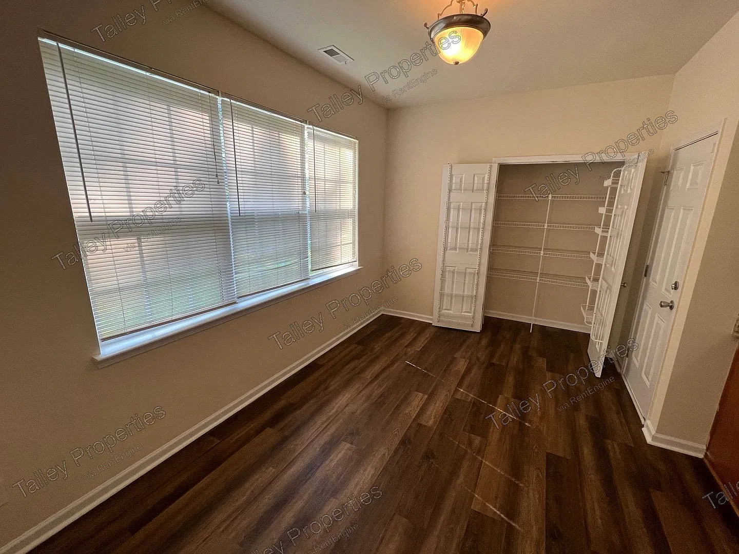 4 bed, 2.5 bath, 2016 sqft, $2,099 — Photo 4