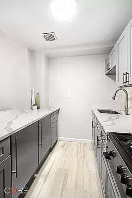 4th image of 324 Pearl St APT 2D