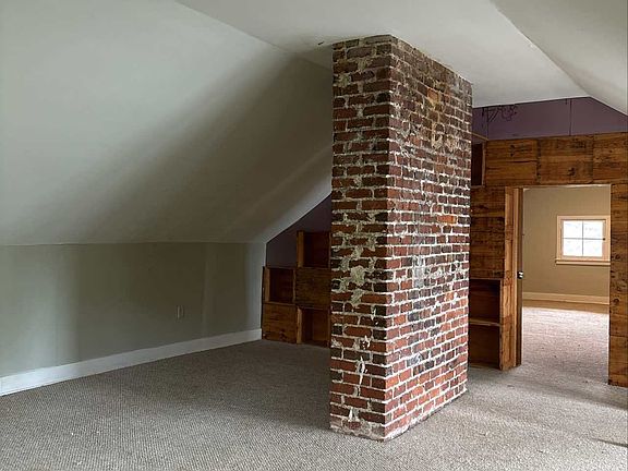 5th image of 823 E Henry St #B