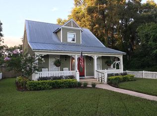 307 W Fountain St, Fruitland Park, FL 34731