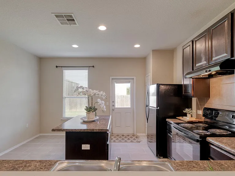 5704 Levenwood Ln — Photo 8