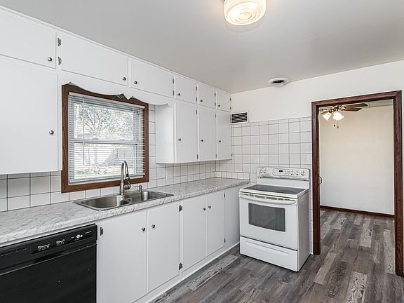 3rd image of 919 7th St NW
