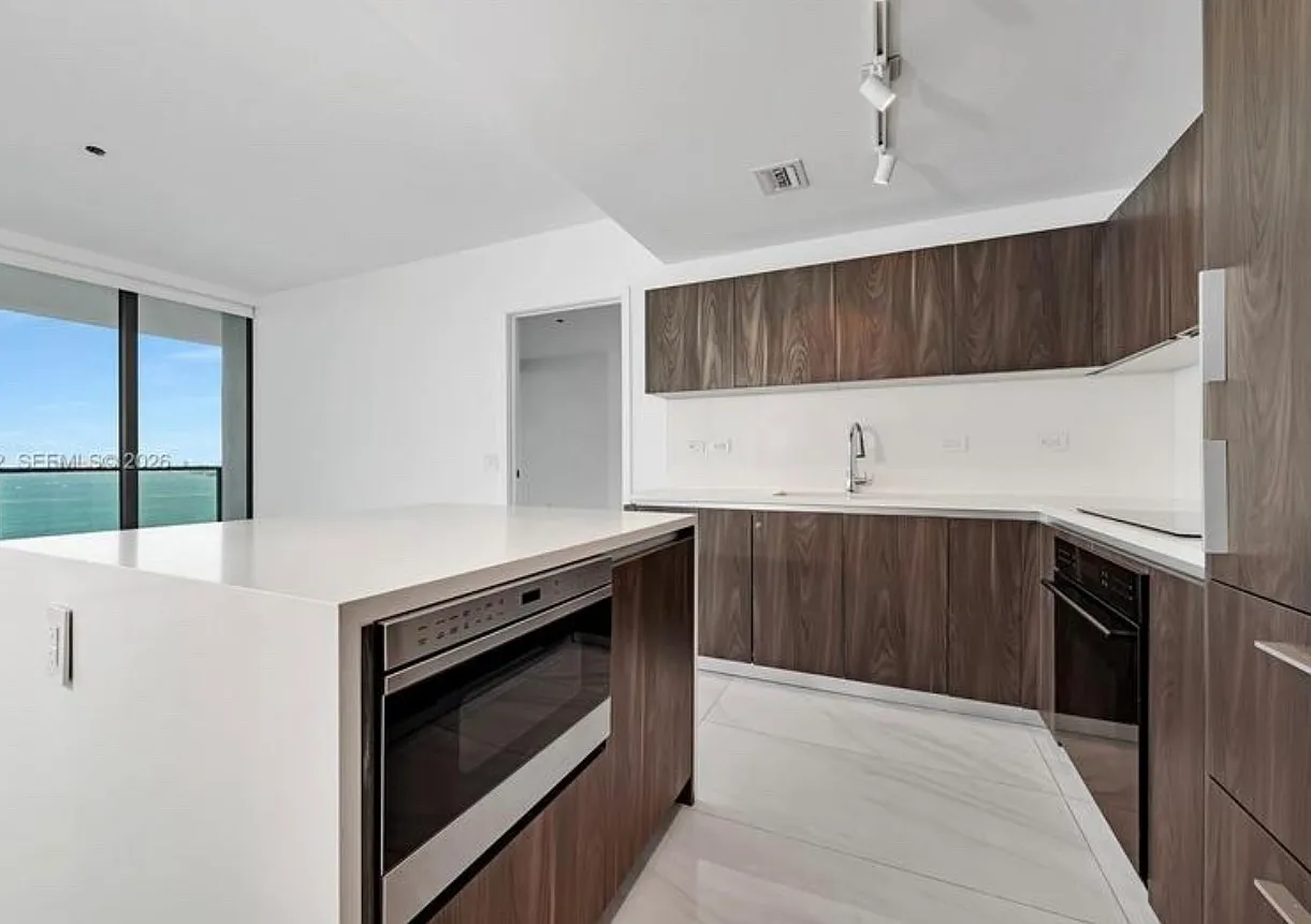 3 bed, 3.5 bath, 1634 sqft, $9,900 — Photo 4