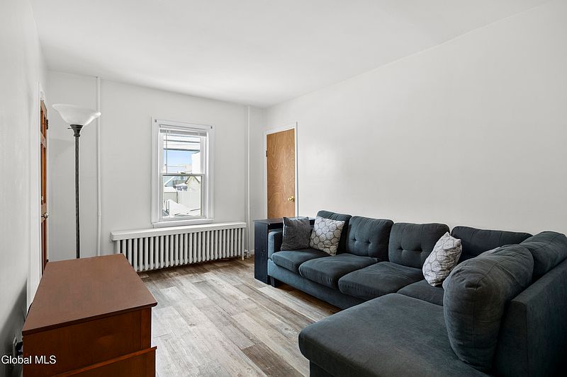 4th image of 25 Chestnut Street