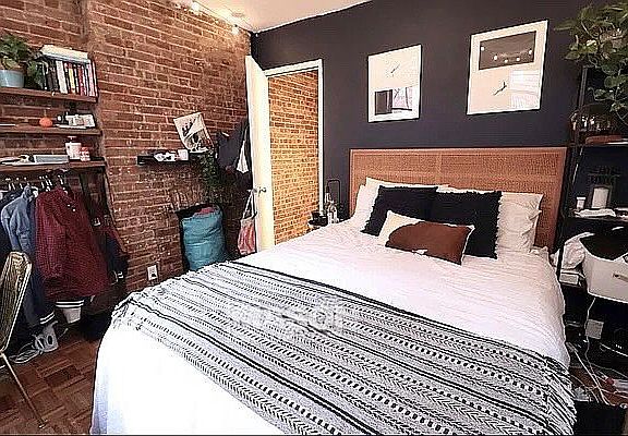 3rd image of 335 W 43rd St #2S