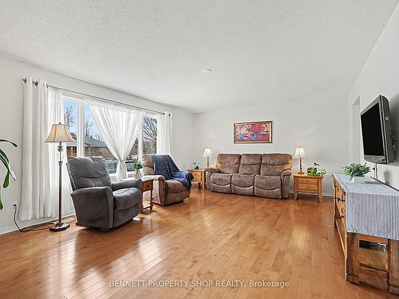 3rd image of 1262 Rousseau Cres