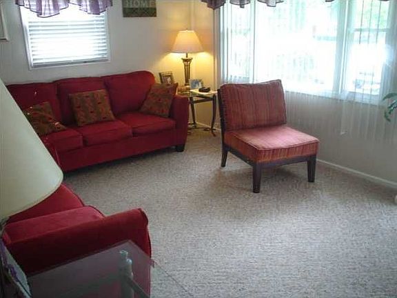 5th image of 237 Derby Ave