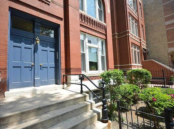 3rd image of 1323 N Wicker Park Ave APT 3