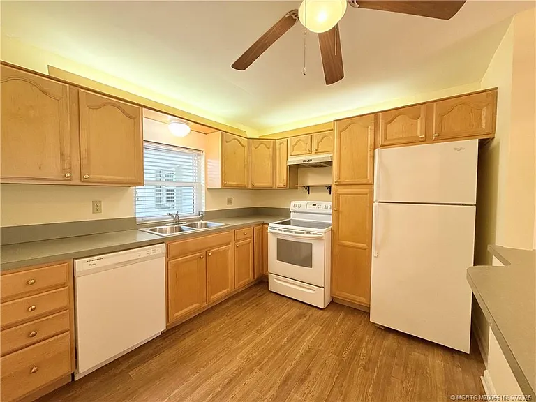 6531 SE Federal Hwy #J202 — Photo 6
