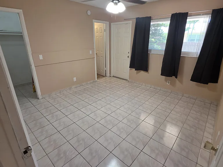 812 NE 2nd St #2 — Photo 5
